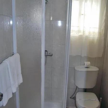 Residencia Machado بيت ضيافة 3*